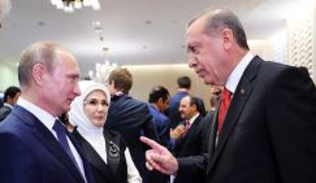 Президент РФ Владимир Путин (слева направо) и президент Турции Реджеп Тайип Эрдоган (справа)