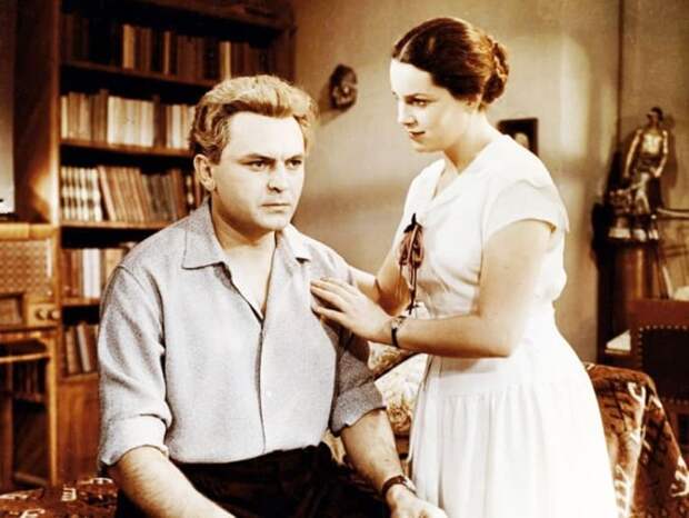 Кадр из фильма *Неоконченная повесть*, 1955 | Фото: kino-teatr.ru Кадр из фильма *Неоконченная повесть*, 1955 | Фото: kino-teatr.ru