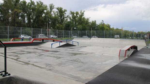 В Бийске построили современный скейт-парк за 28 млн рублей