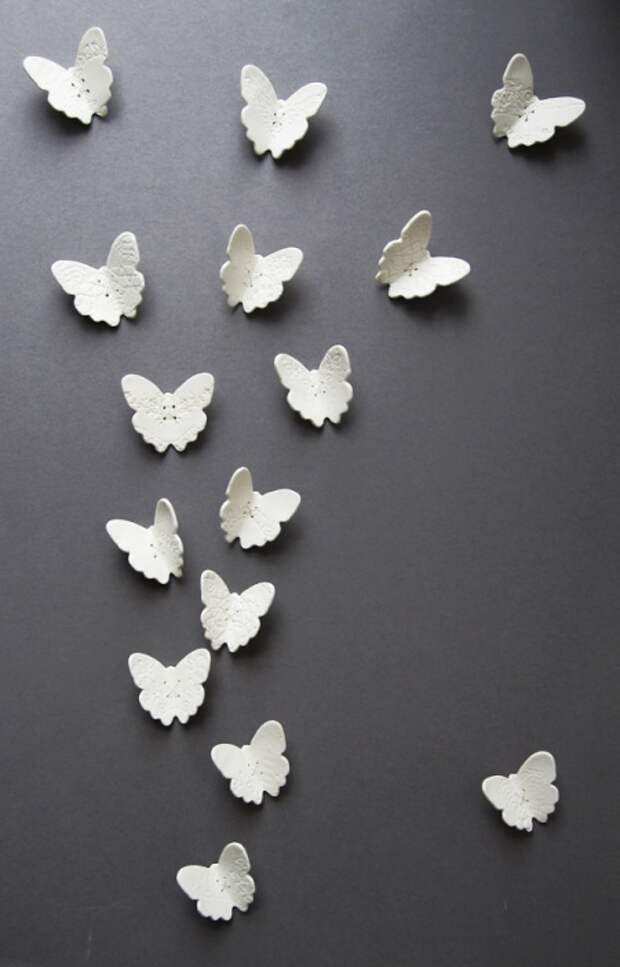 бабочки на стене