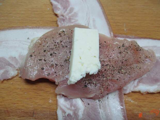 Фото приготовление рецепта: Запеченная куриная грудка с сыром в беконе шаг №1