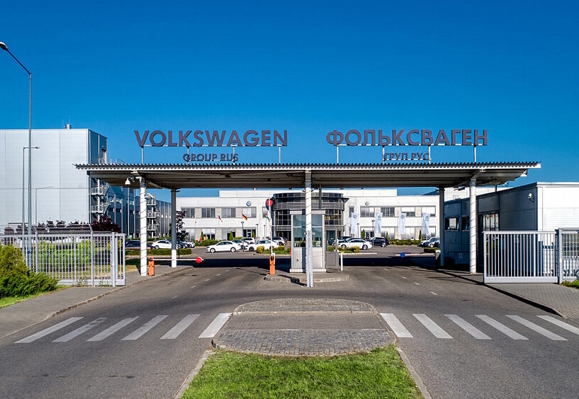 Вчерашняя новость о том, что калужский автозавод, который раньше выпускал Volkswagen Polo и Skoda Rapid, до конца года выпустит аж 27 000 новых автомобилей не может не радовать.
