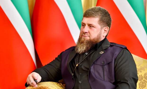 "Собаки лают, караван идёт": Кадыров продемонстрировал, что может сделать с внедорожником
