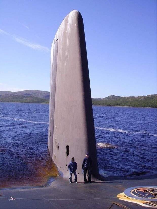 И потом не говорите, что на лодке нет мест для прогулок