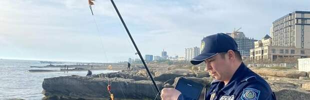 Рыбаки под надзором: в Актау продолжаются рейды  на побережье