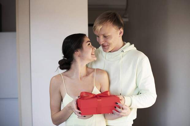 Россияне назвали подарки способом загладить вину при ссоре