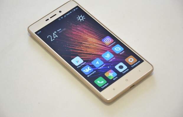 Xiaomi Redmi 3S спереди