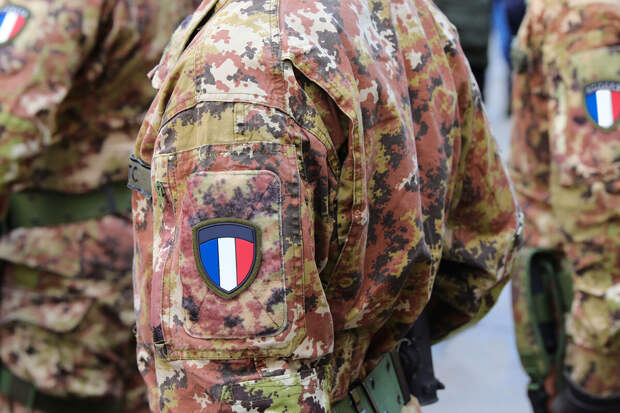 Paris Match: французские военные учатся управлять дронами на Донбассе