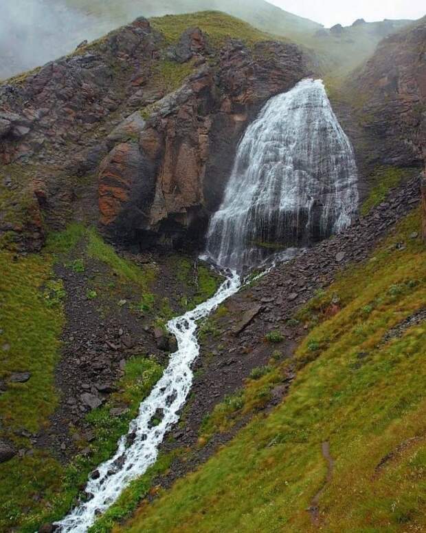 Водопад девичьи косы в Приэльбрусье