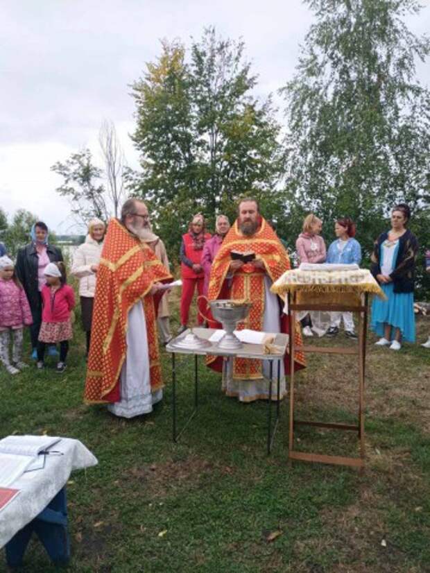 Клирики Бобруйской епархии совершили Божественную литургию на месте разрушенного храма в честь святых Бессребренников Космы и...