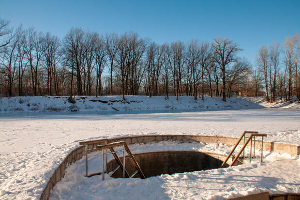 Эксперт Решетун: перед купанием в проруби нужно размяться и разогнать кровь