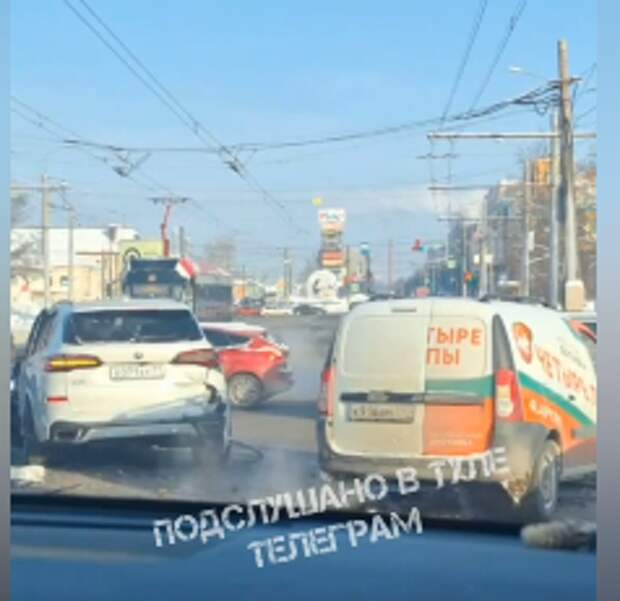 На Пролетарском мосту в Туле одновременно произошло два ДТП