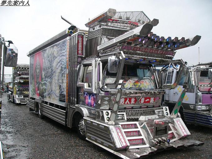 Нарядные японские грузовики Dekotora (Decotora)