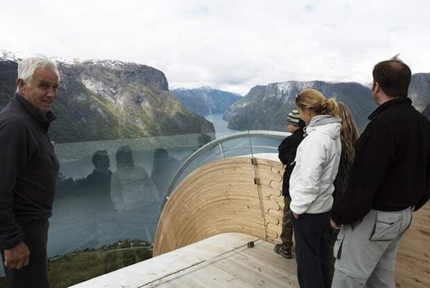 Aurland Lookout: полёт над горами в Норвегии