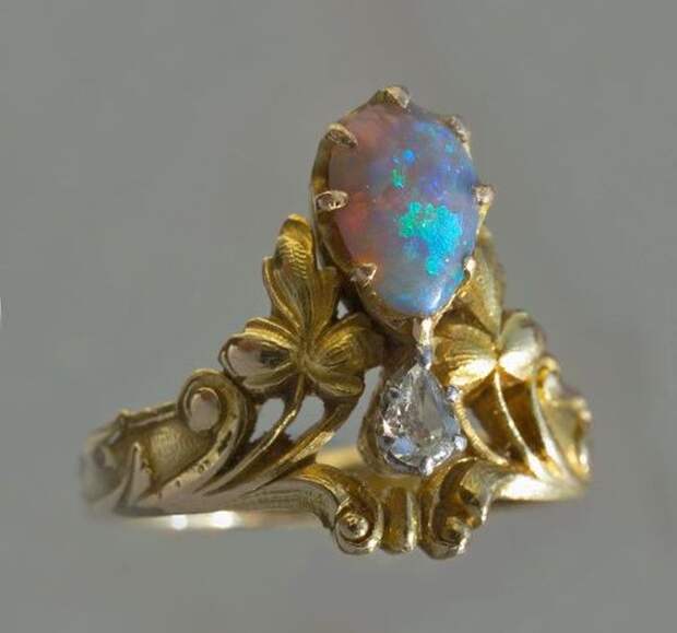 ART NOUVEAU DIADEM RING Probably by Eugene Feuillatre 1870-1916Gold Opal Diamond French, c. 1900