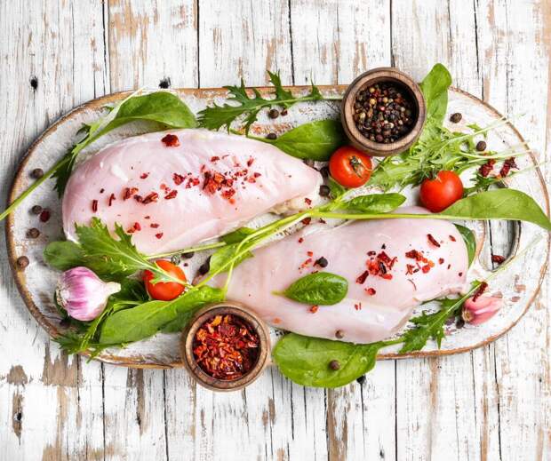 Куриный рулет с грибами, оливками и шпинатом