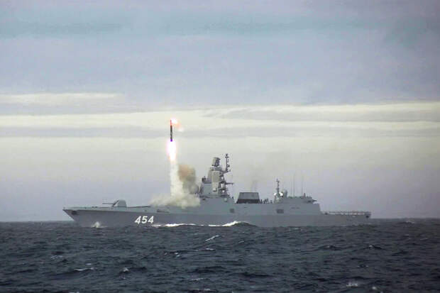 Экипаж фрегата "Адмирал Горшков" провел учения по ПВО в Атлантике