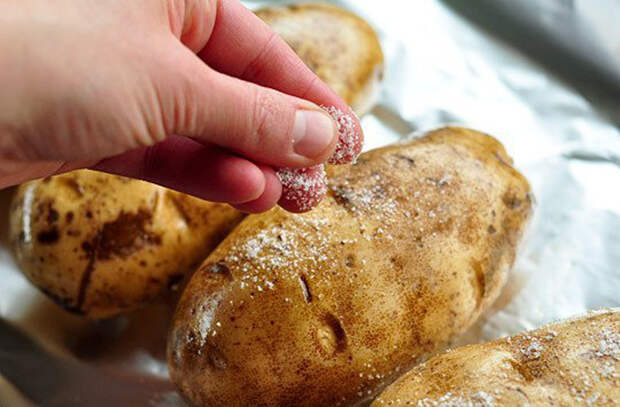 Запеченный в фольге картофель: хитрости идеального приготовления