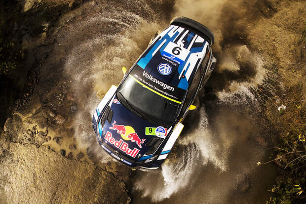 Андреас Миккельсен, Volkswagen Polo WRC мчится по трассе на Ралли Мексика, фото Red Bull Content Pool автоспорт, гонки, фото