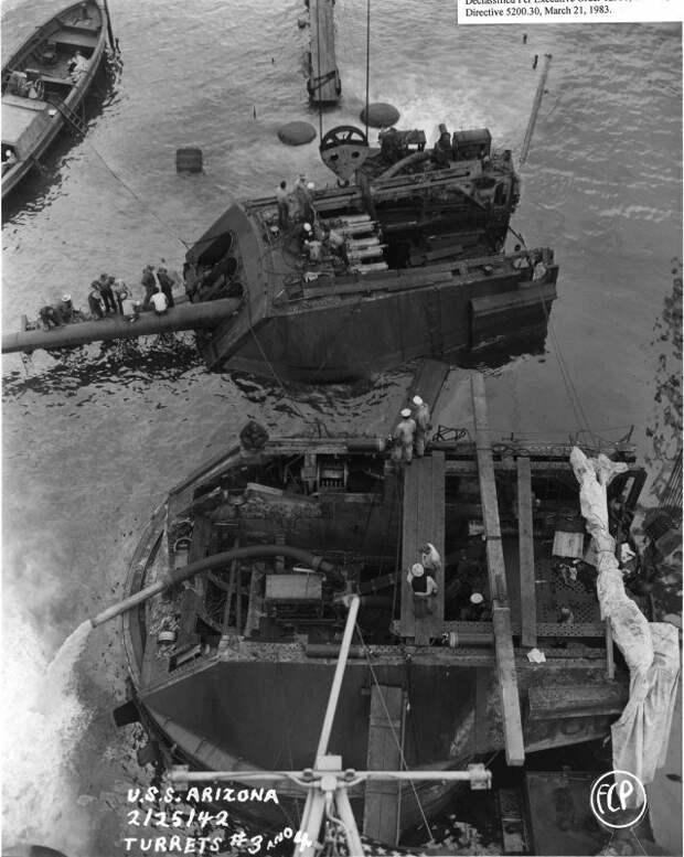 Линкор «Аризона» на дне гавани Пёрл-Харбор, 1942 г. Великая отечественая война, архивные фотографии, вторая мировая война