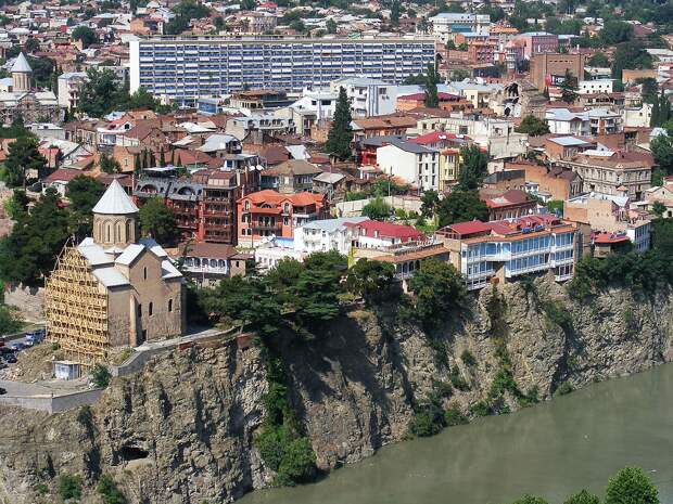 Район Авлабар в Тбилиси. 