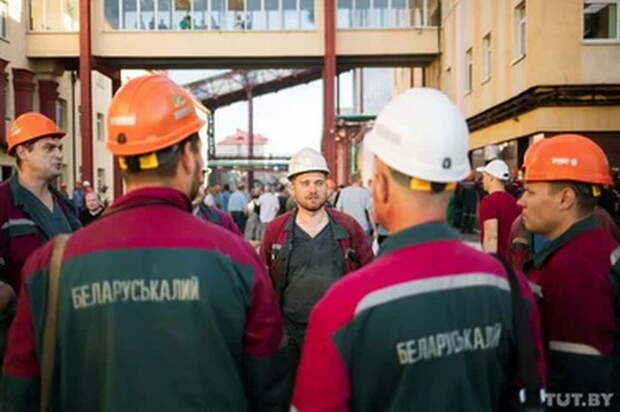 Лукашенко пригрозил бастующих «Беларуськалия» заменить шахтерами из Украины. Там ответили