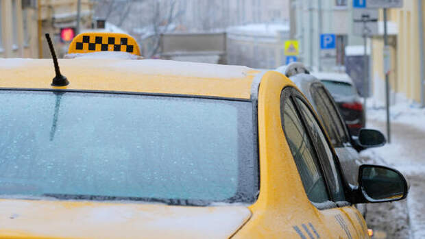 Аналитики раскрыли, как сэкономить на такси в Москве в праздничные дни