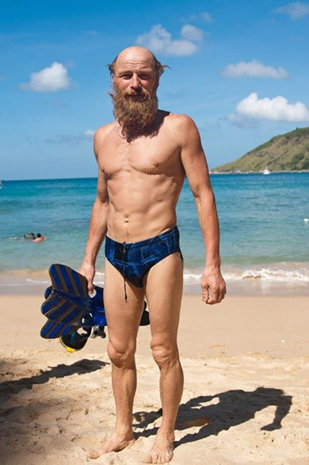 В свои почти 70 дед Андроныч находится в отличной физической форме. 