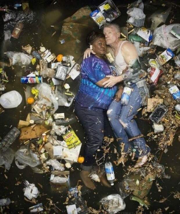 Шокирующие фото: сколько мусора производит человек всего за неделю