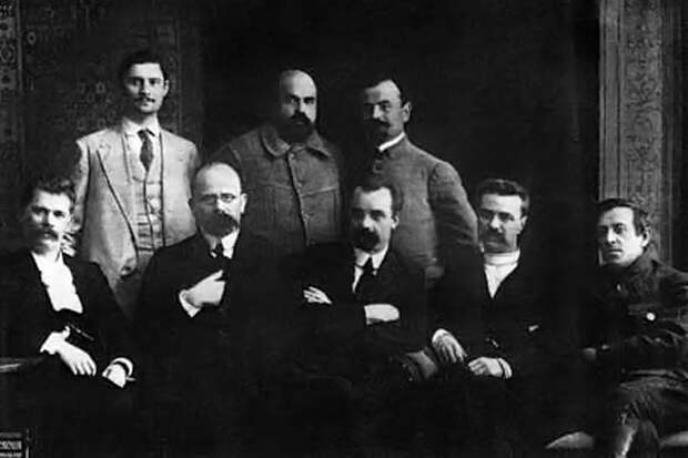Генеральный секретариат Украинской центральной рады (Симон Петлюра справа), 1917 год. Фото: russiancouncil.ru