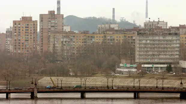 В Донецке включили сирену гражданской обороны