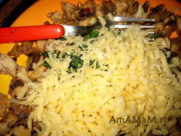 Начинка для итальянских больших макарон из грибов, курицы, сыра и петрушки