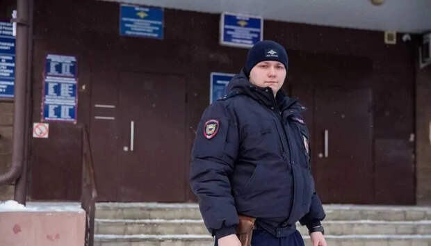 Участковый из Подольска спас истекающего кровью малыша в снежной пробке