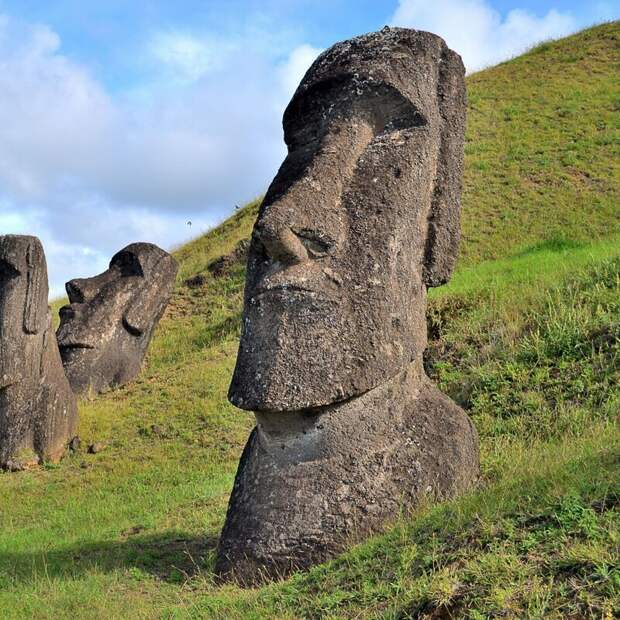 Грузовик уничтожил священную 1000-летнюю статую острова Пасхи