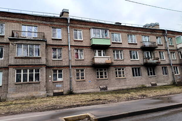 Мать находилась в соседней комнате: 3-летний мальчик упал с высоты в Челябинской области