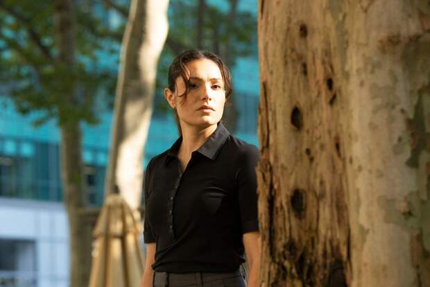 Kate standing by some trees outside on Law & Order: SVU Season 26 Episode 5