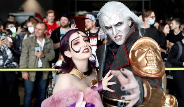 Посетители фестиваля Comic Con 2021 в Праге