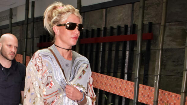 Бритни Спирс и собачьи фекалии: поп-принцесса погрязла в бытовом хаосе