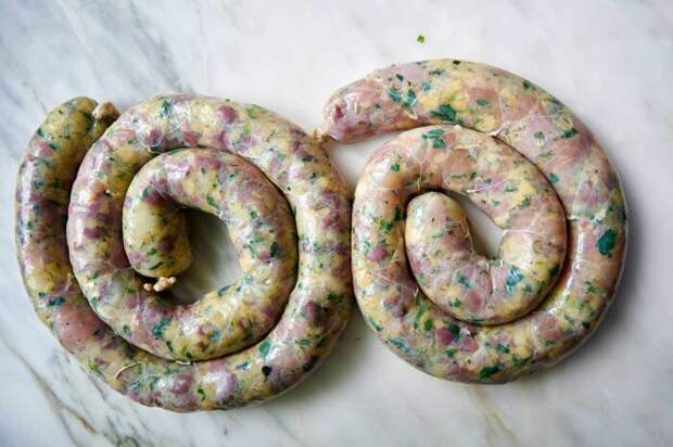 Домашняя колбаса. \ Фото: tasteofartisan.com. Домашняя колбаса. \ Фото: tasteofartisan.com.