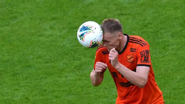 Полузащитник «Урала» Емельянов перенёс операцию на позвоночнике