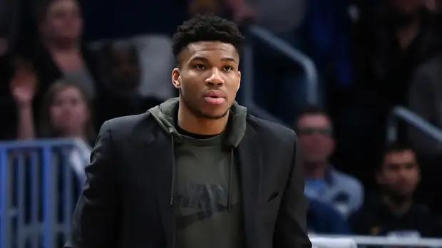 Братья Адетокунбо приняли участие в марше против расизма в Милуоки