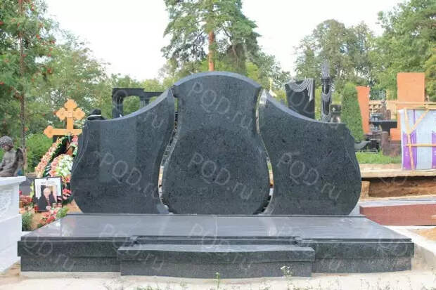 Памятники на могилу в Москве: традиции, выбор и вечная память