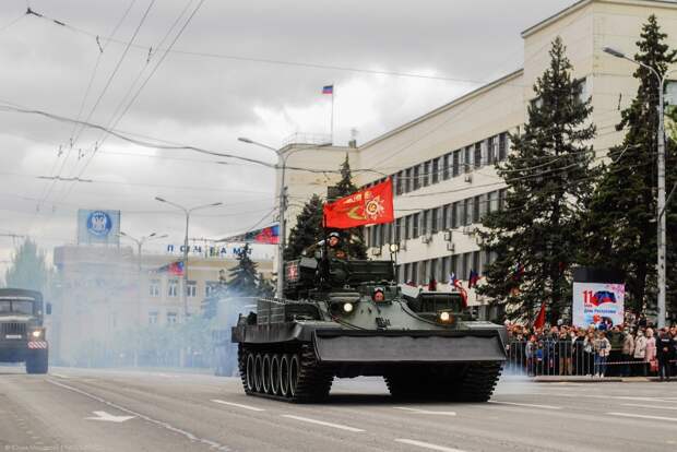 Парад Великой Победы в Донецке и Луганске 9 мая 2021 года