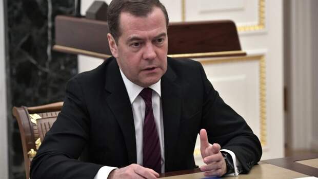 Медведев: реальную денацификацию ФРГ не прошла, это был фарс