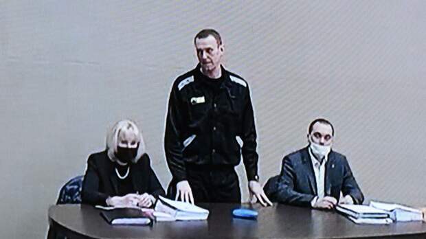 «Я вас не боюсь». Навальный выступил в суде.