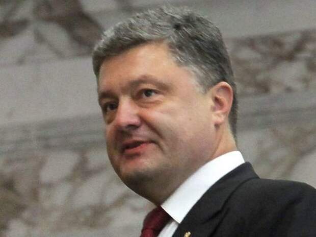 В Сети обсуждают фото с убегающим от националистов Порошенко В Сети обсуждают фото с убегающим от националистов Порошенко