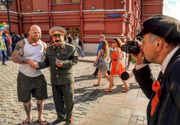 Ленин фотографирует Сталина
