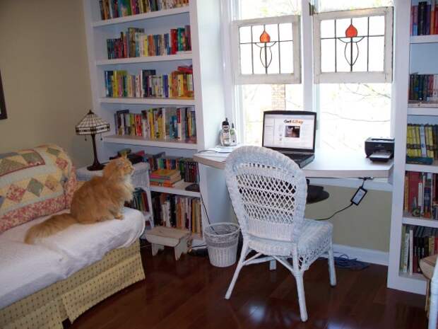 mini-home-office-nook-near-window1