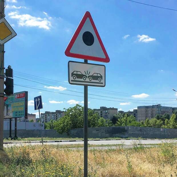 Опасный перекресток дорожные знаки, европейские знаки, пдд, таблички