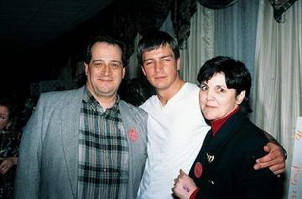 Нейтан с родителями Нейтан с родителями